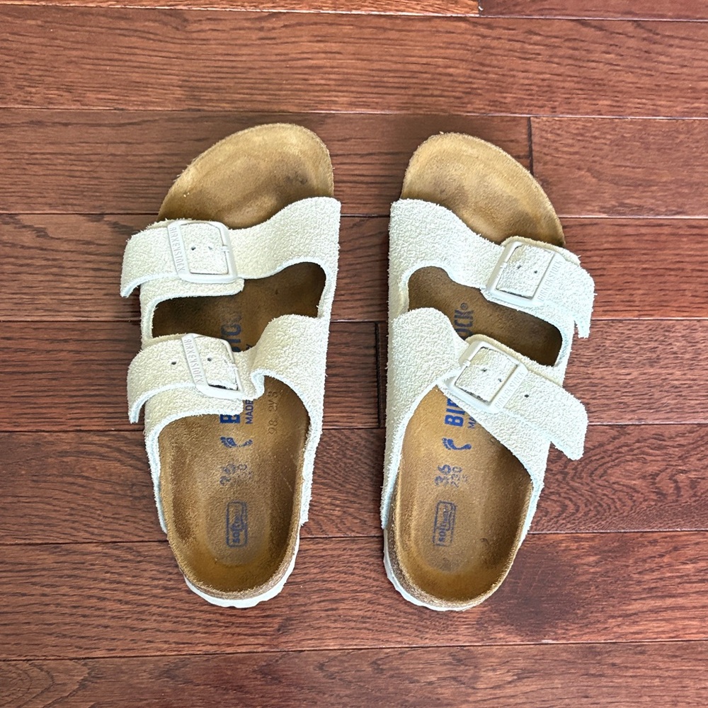 Birkenstock Arizona Women’s Off-White Two-Strap Sandals
Size EUR 36, US 5-5.5